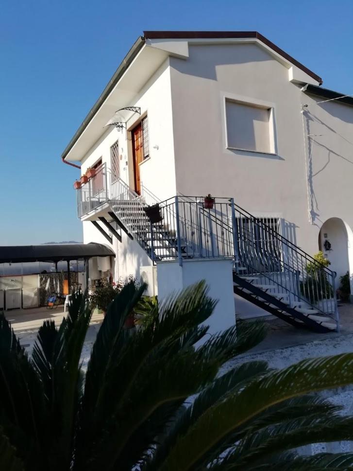 Апартаменты La Casa Di Silvia Массароза Экстерьер фото